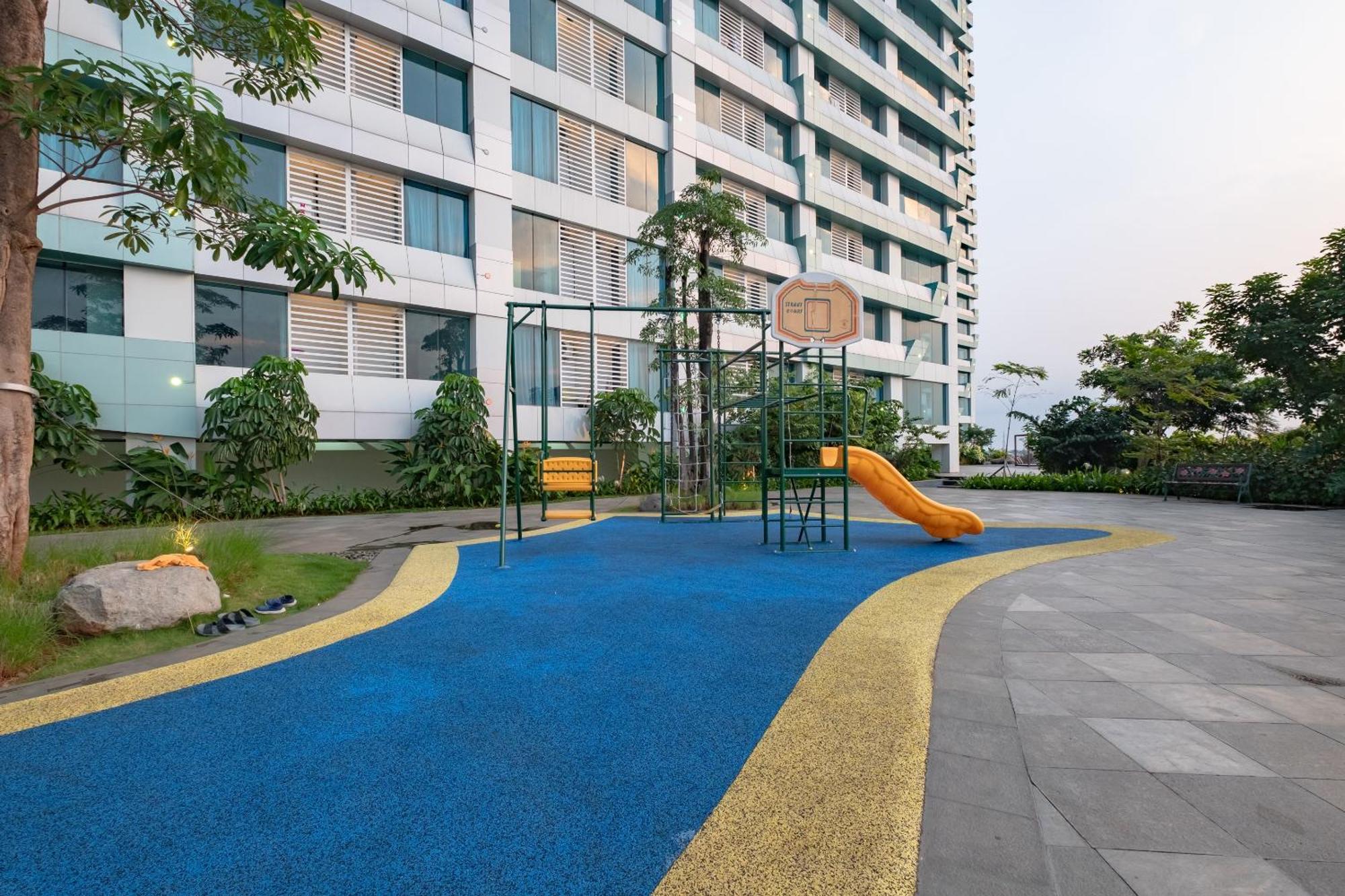 Oyo 2245 Apartment Grand Kamala Lagoon Bekasi Exterior photo