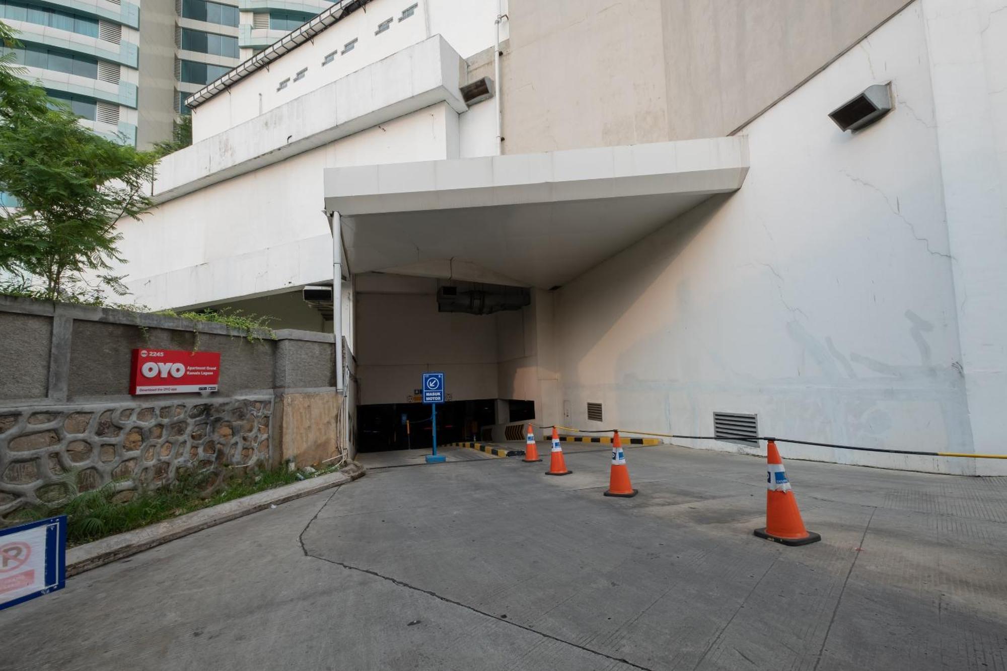 Oyo 2245 Apartment Grand Kamala Lagoon Bekasi Exterior photo