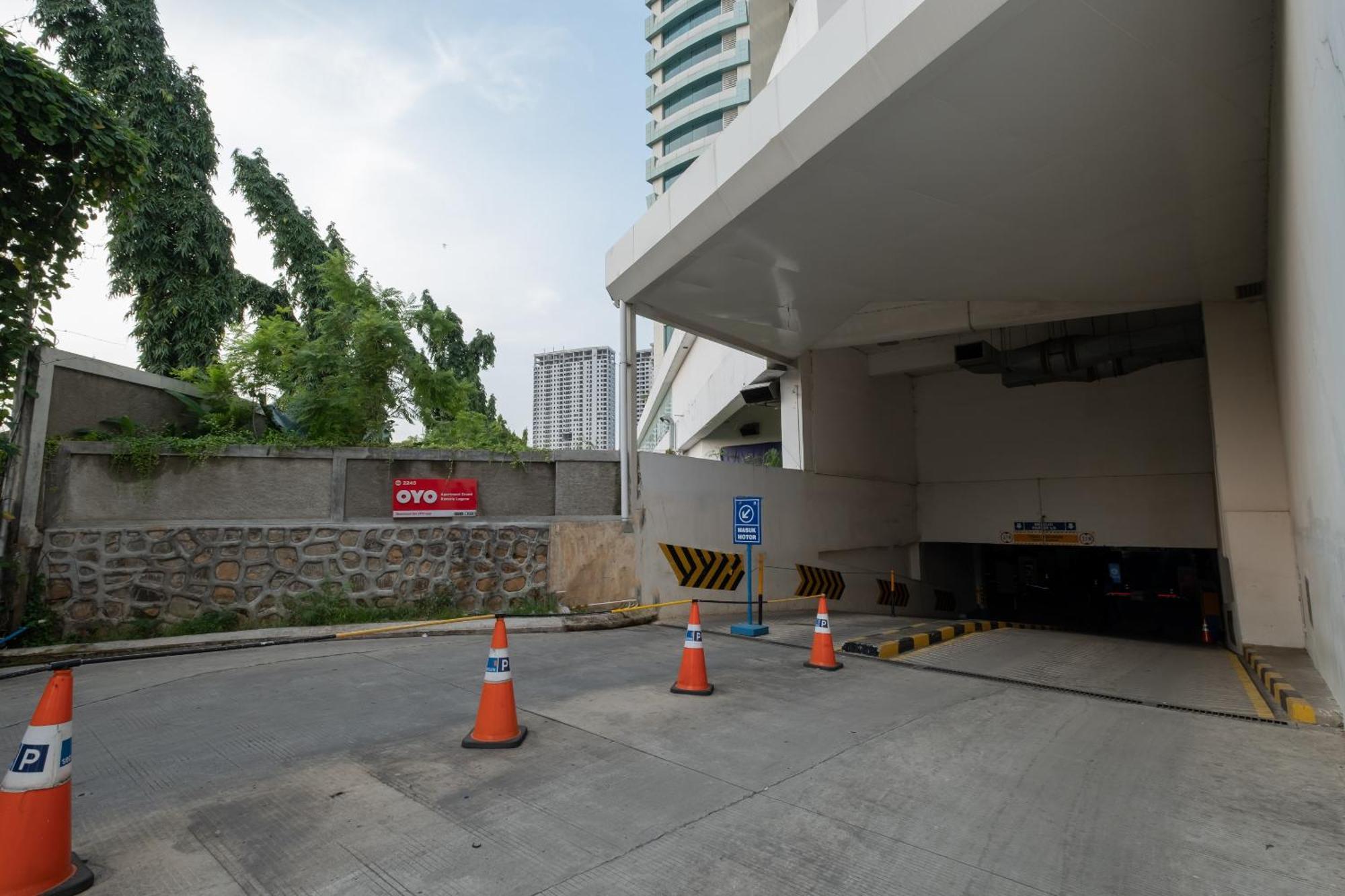 Oyo 2245 Apartment Grand Kamala Lagoon Bekasi Exterior photo