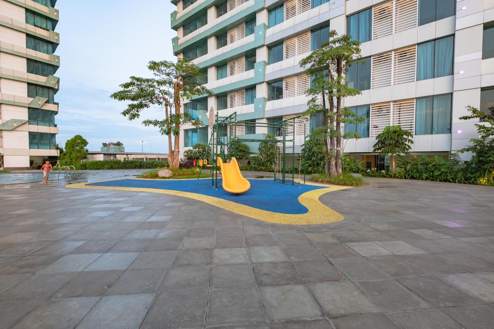 Oyo 2245 Apartment Grand Kamala Lagoon Bekasi Exterior photo